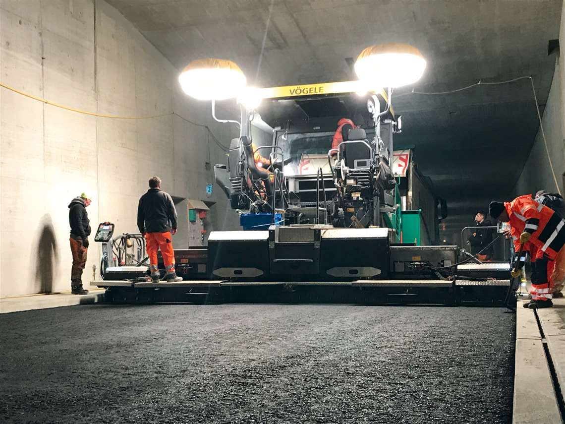 Vogele pavers at work on the Karlsruhe tunnel in Germany