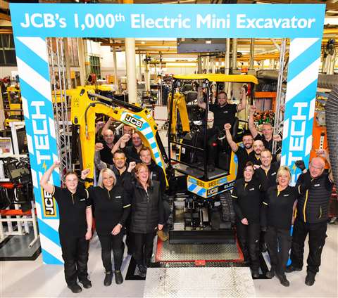 JCB celebrates the production of its 1000th electric mini excavator.